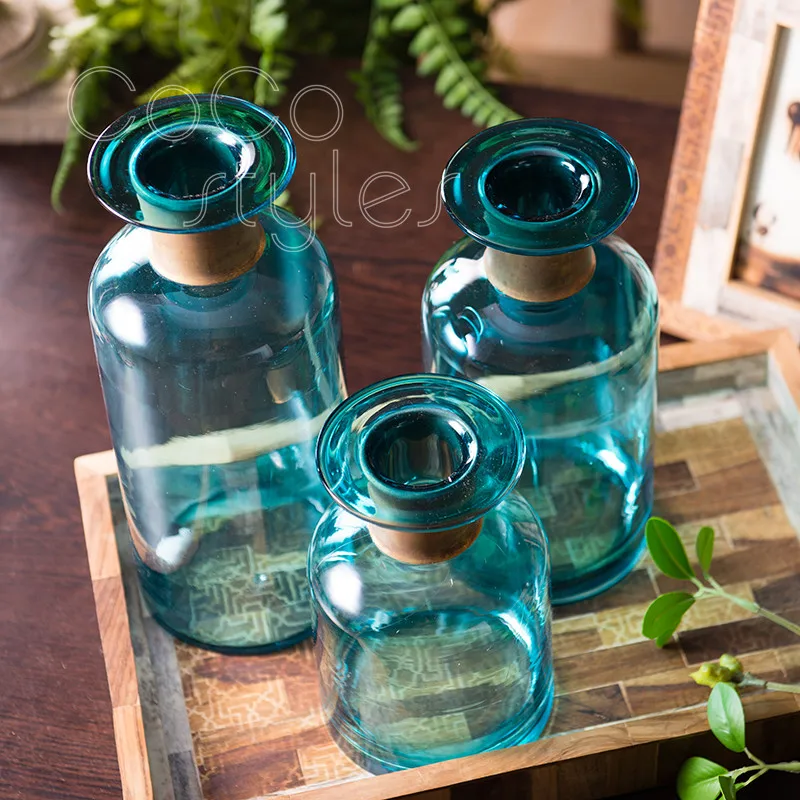 blue flower vase with gold border (3)