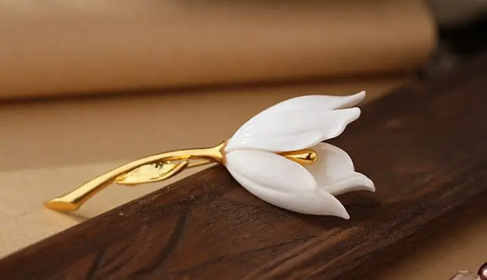 New noble ladies clothing present tulip magnolia brooch brooch wholesale girls birthday party Brought needle free shippingsets 1