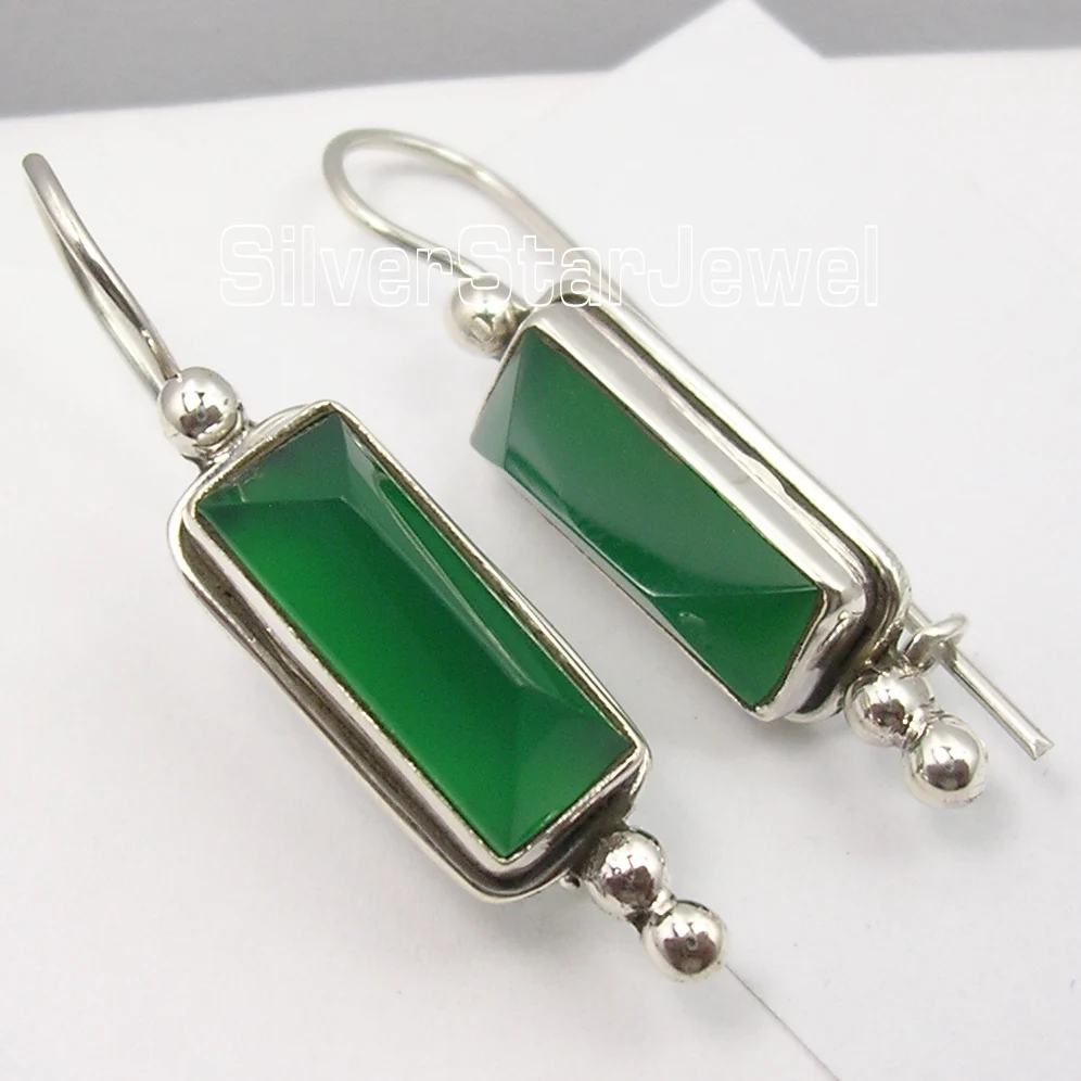 

Chanti International Silver GREEN ONYX PYRAMID Gem Earrings 1 1/2 inches 6.7 Grams