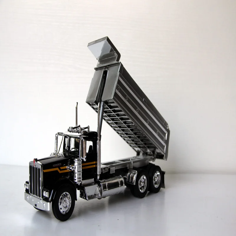 Черный 1/32 Реплика классический черный Kenworth сплав самосвал Модель Коллекция украшения сплав литье под давлением старый самосвал игрушка грузовик - Цвет: Черный