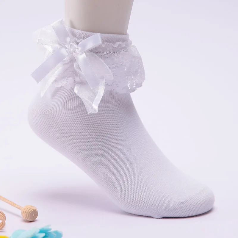 Демисезонный большой бант Ретро кружевные носки для девочек в цветочек для маленьких девочек белое розовое платье кроя принцесса, короткие носки по голень одежда для детей из мягкого хлопка дизайнерские носки - Цвет: Белый