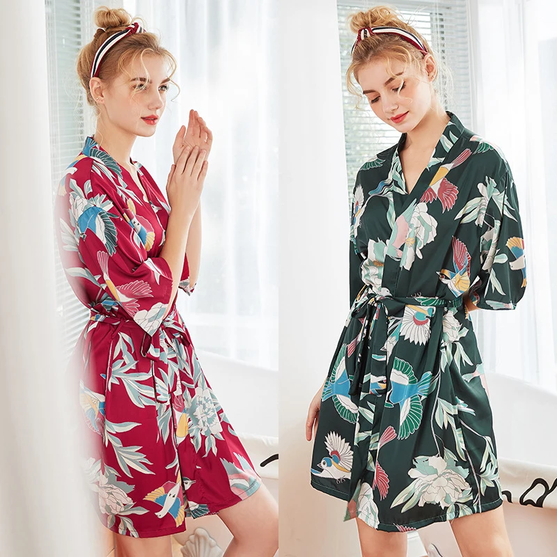 

SSH0326 2019 New Spring Summer Robe Women Satin Silk Sleepwear Robe Half Sleeve V Neck Mini Robe Female Long Belt Women Bathrobe