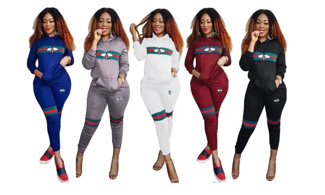 

A set of H9342 hoodie and trousers with long sleeves and pockets, printed health cloth and bee pattern, are Fashion ladies dress