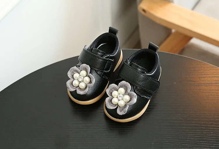 Корейская детская обувь с мягкой подошвой; обувь с мягкой подошвой и жемчужинами для девочек; обувь для малышей 0-2 лет - Цвет: Черный