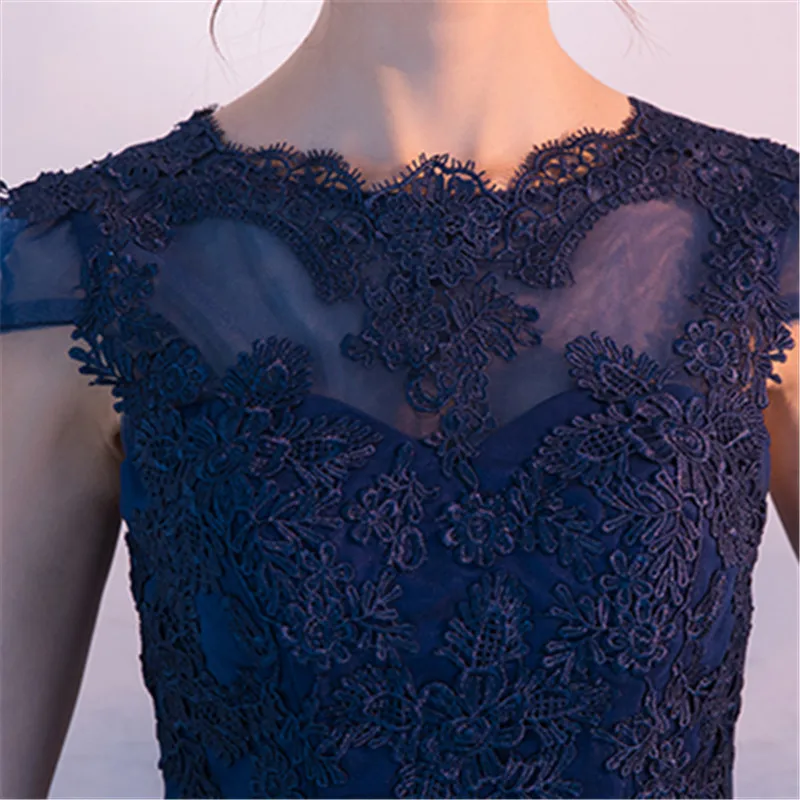 Это YiiYa Роскошные иллюзии с коротким рукавом Аппликации Кружева коктейльное платье длиной до колена Формальные Вечерние платья LX183