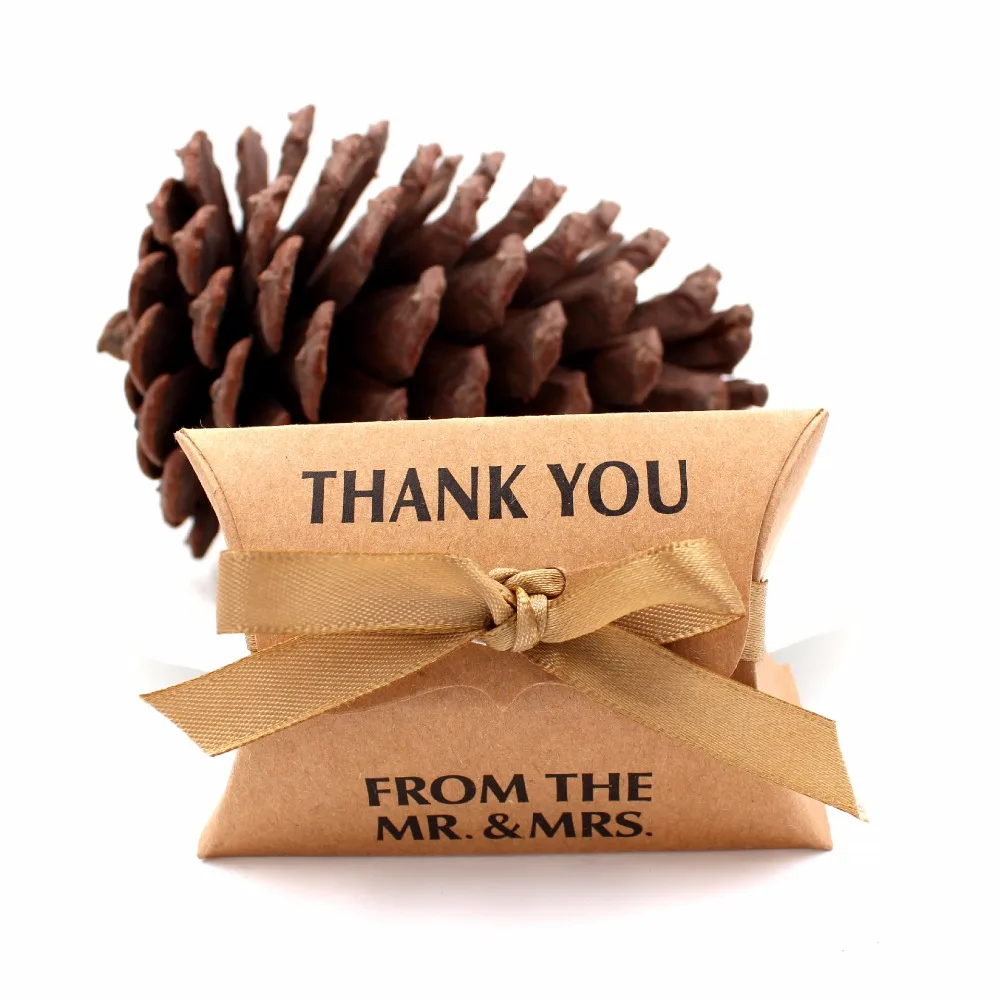 

2018 new arrival kraft paper candy boxes pillow shaped gift box favors gifts for guests event party supplies 9*6.4*2.4cm mariage