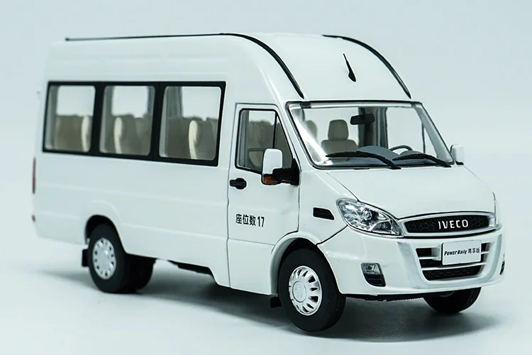 

1:24 Diecast Model for NAVECO IVECO Power Daily 2015 White MPV Alloy Toy Car Miniature Collection Gifts Van