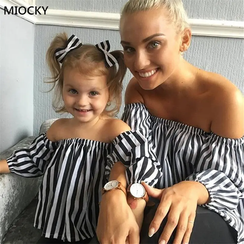 Family-Matching-Clothes-2018-White-Striped-T-shirts-Long-Sleeve-Off-shoulder-T-Shirt-Mother-And (1)