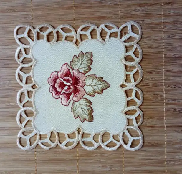 الفاخرة الدانتيل الحرير تحديد الموقع القهوة التطريز الجدول مكان حصيرة القماش طبق المفرش كوب قاعدة لأكواب الشاي القدح عيد الميلاد الطعام ساد...