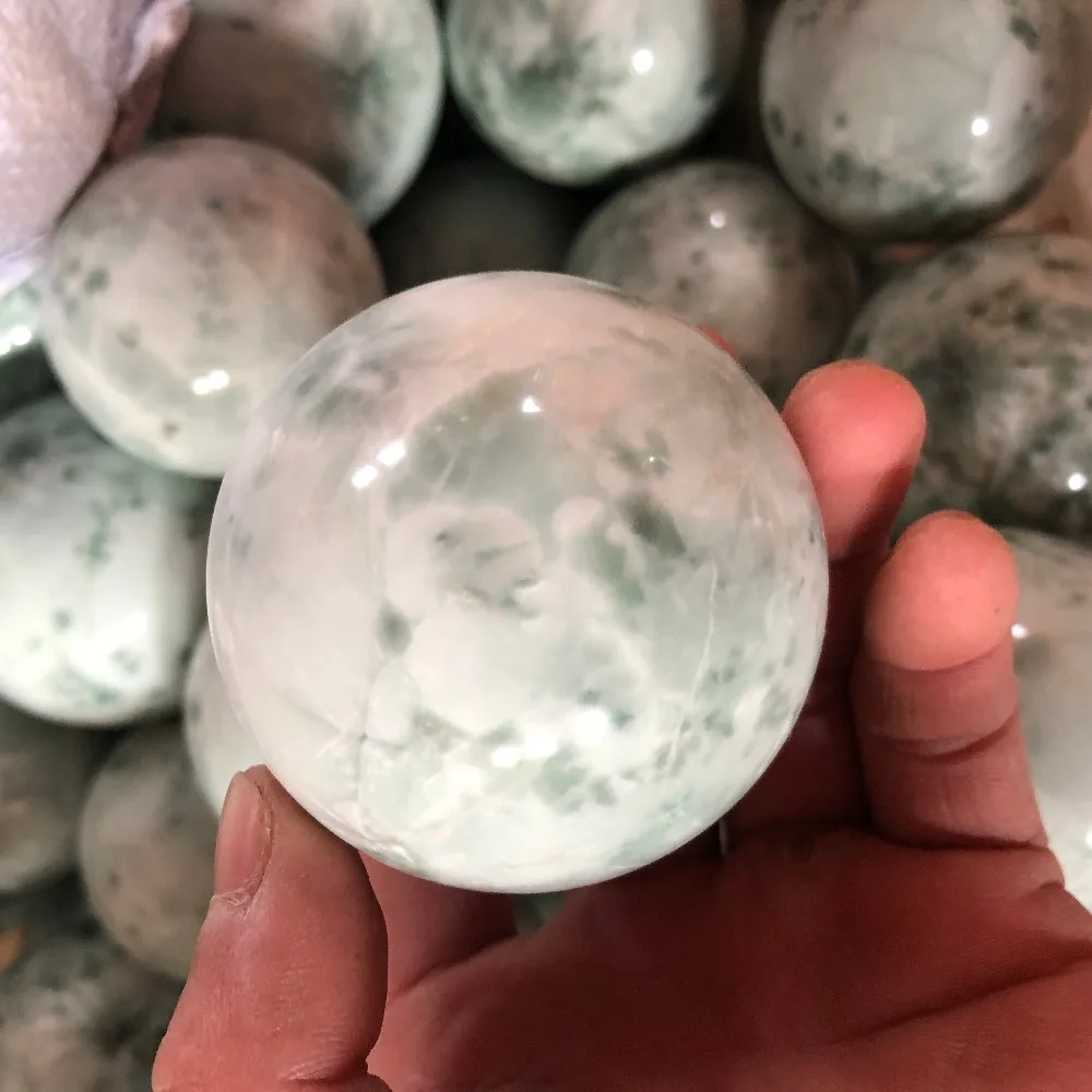 

1pcs Snowstone crystal ball pattern is perfect for healing