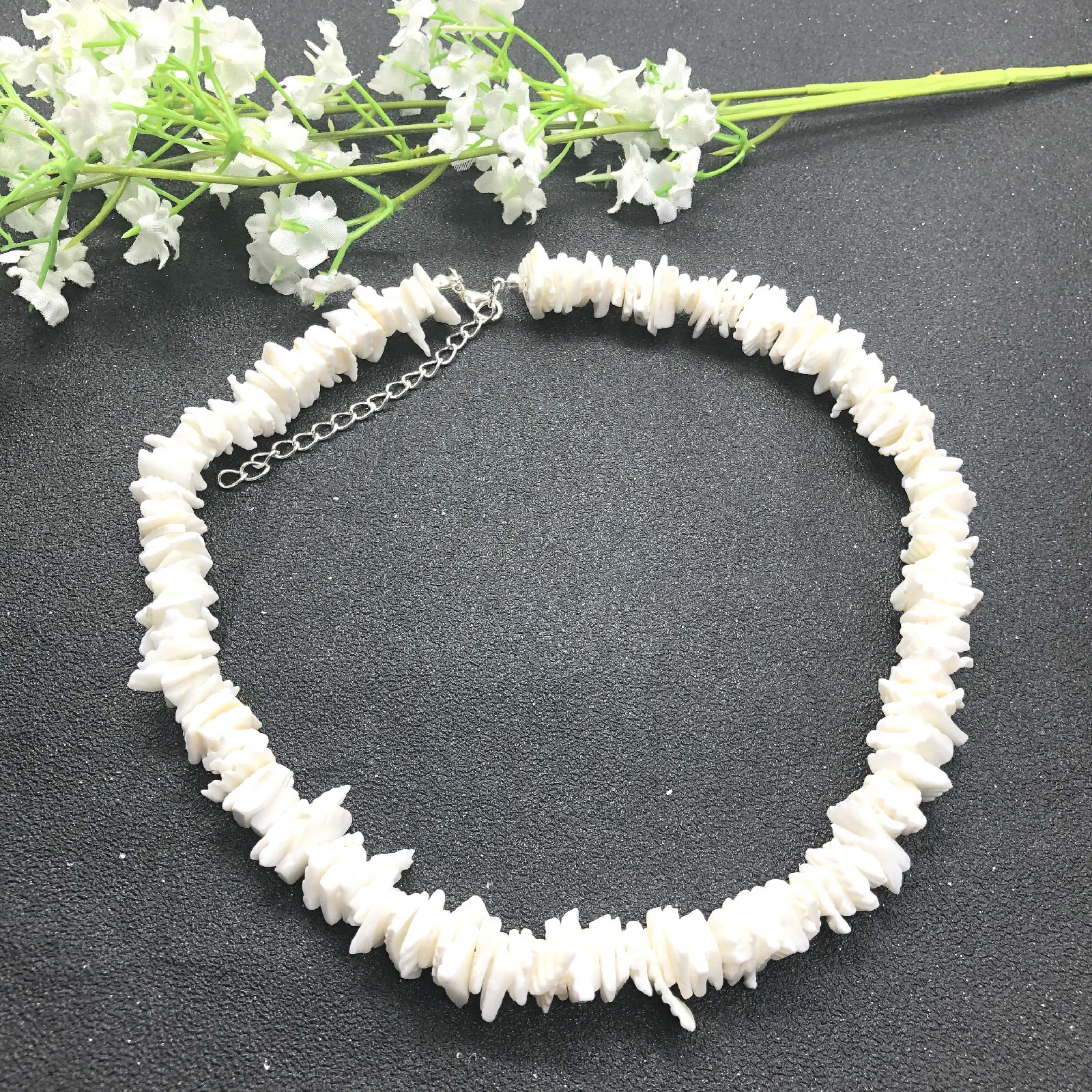 White Puka Natural Shell Piece Irregular Chips Seashell Choker Necklace Female Fashion Summer Beach Jewelry Necklaces for Women