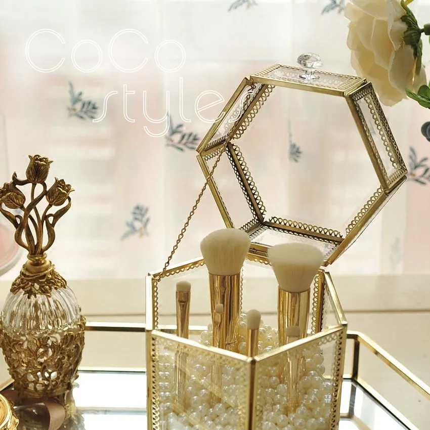 

Cocostyles deluxe design iconic make up brush holder with golden laces for noble women royal style home decoration accessories
