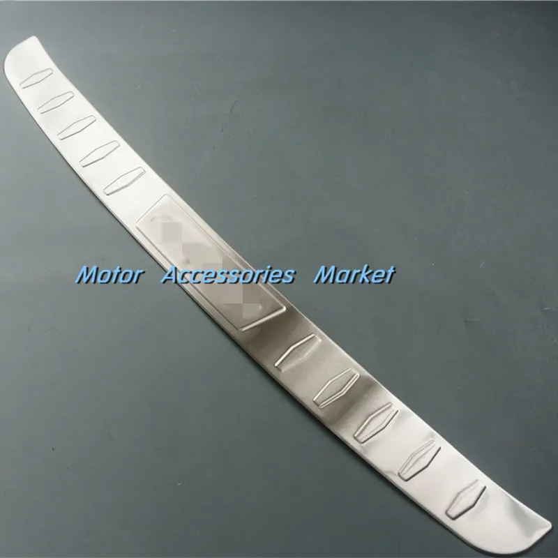 14 Corolla rear bumper sill (2)