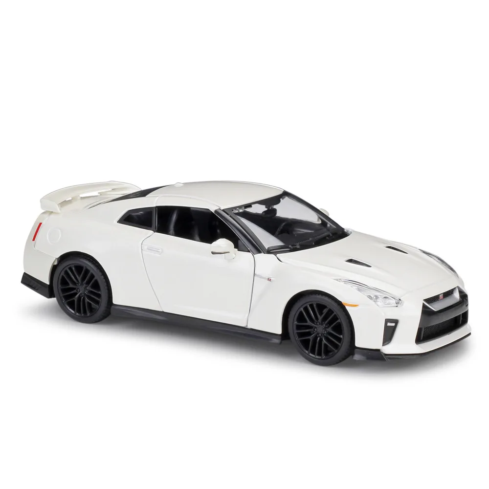 

1:24 Bburago 2017 Nissan GTR Diecast Model Car
