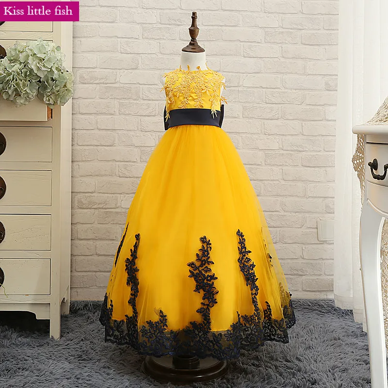 016 Free shipping Latest original design graduation gowns children