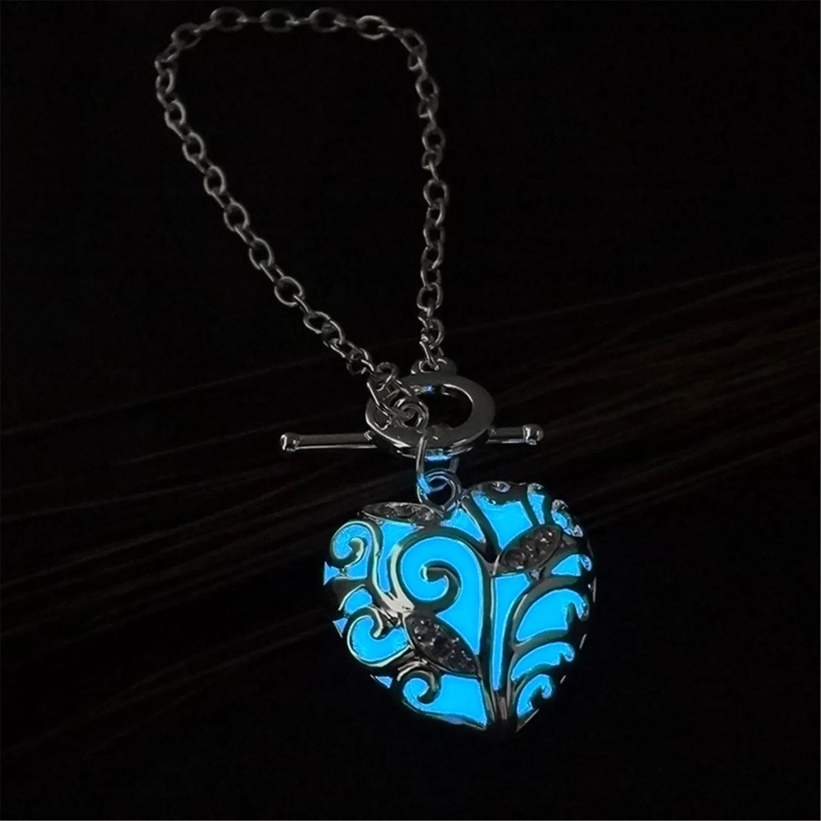 светящиеся ожерелье. сердце светится в темноте. кулон сине зеленый. подвеска браслет светящаяся. флуоресцентные серьги.