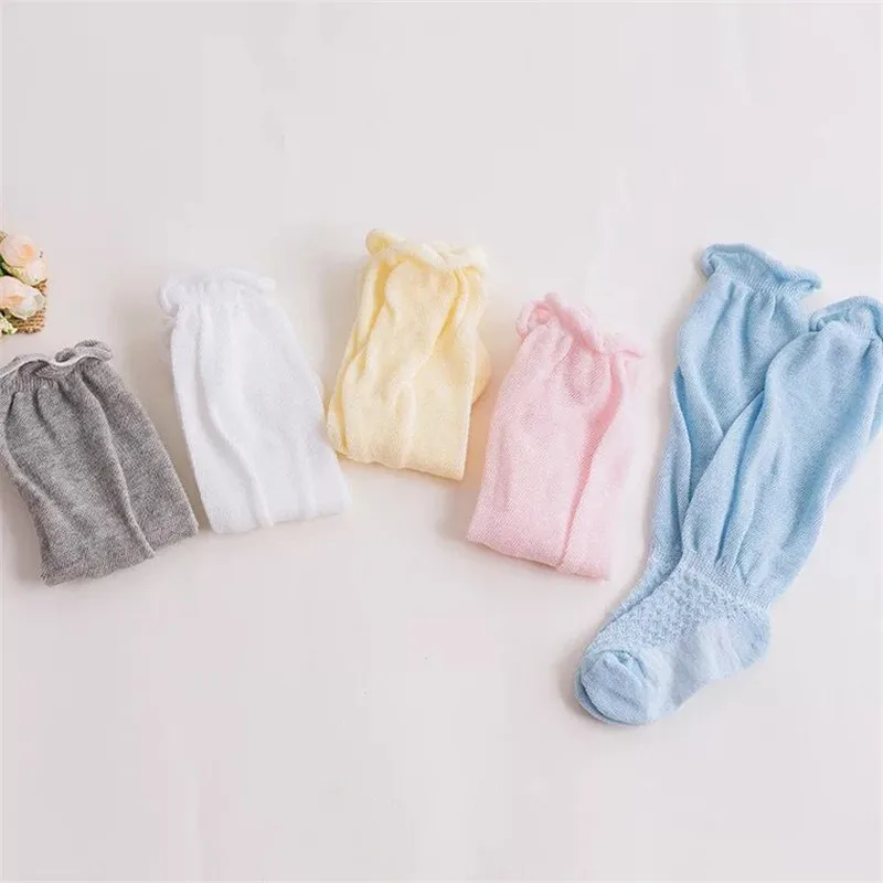 Летние Хлопковые носки для малышей для маленьких девочек Карамельный цвет анти-москитные носок с отверстием младенческой колено высокие дышащие гольфы для детей