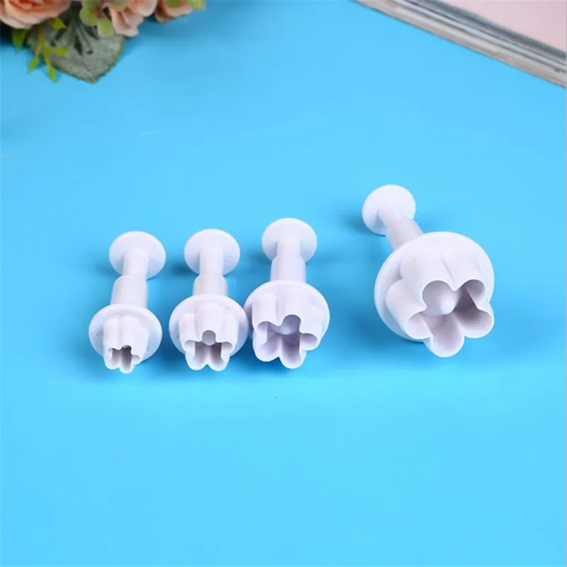 

4Pcs/Set Plum Flower Cookie Cutter Fondant Biscuit Mold Plunger Sugarcraft Cake tools Decorating Christmas Cake Decorating Tools