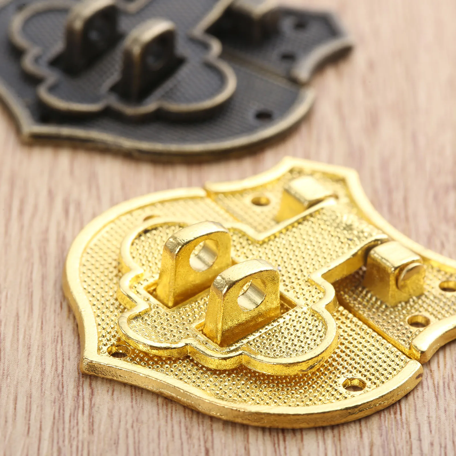 43x40mm ox Latch Clasp Heart Buckle Hasp Hasp Wooden Wine Box With Lock Buckle Antique Padlock Hardware Zinc Alloy