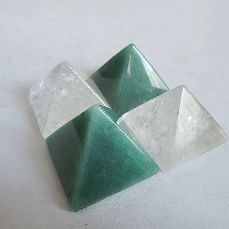 MJP 3cm Pyramid Hand Carved Natural Rock Green Aventurine And Clear