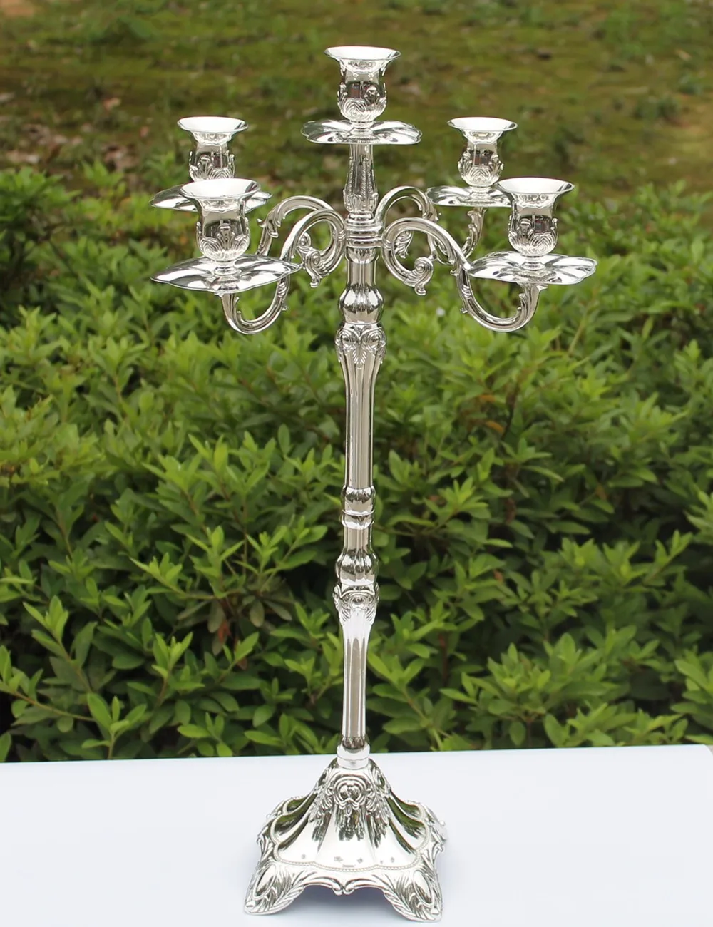 Acabamento de Prata Central de Metal Suporte de Vela de Casamento Venda Quente Peça Candelabros Altura Festa ou Eventos Uso X-mas Castiçal 63cm 5 de metal candelabros 63cm altura suporte de