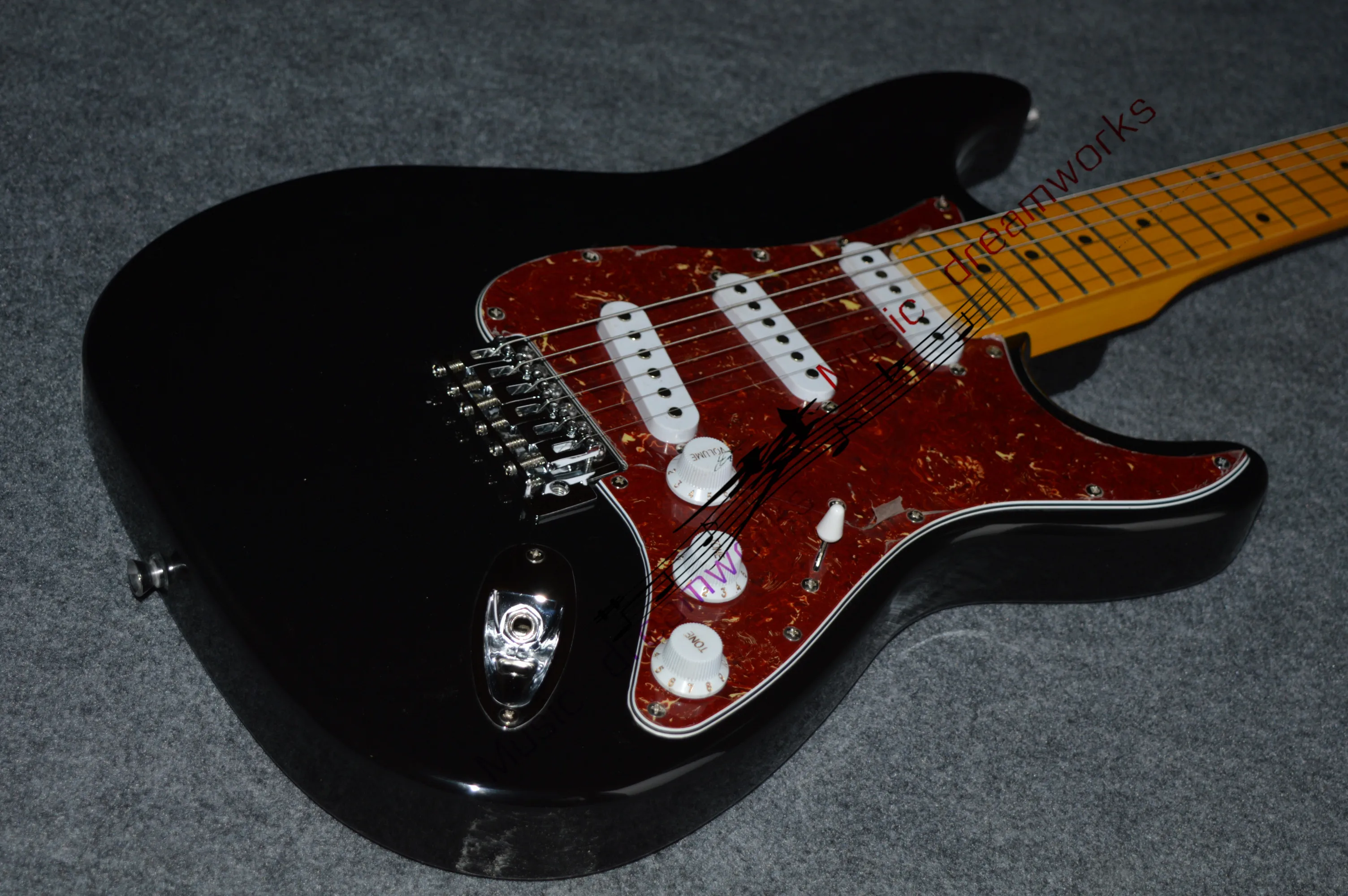 

China firehawk electric guitar, S1T2 alder wood The color can be changed Free shipping