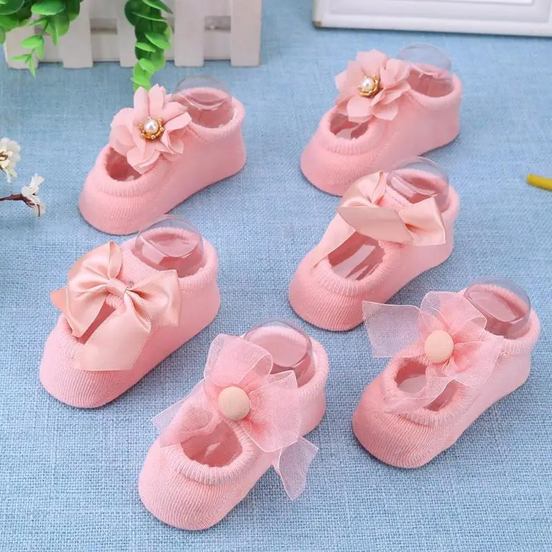 3 пар/компл. хлопок Детские носки для девочек Bebe Малыш новорожденный младенец Нескользящие кружевное платье с цветочным рисунком с бантом и галстуком-бабочкой носки-тапочки для вечеринки, дня рождения носки