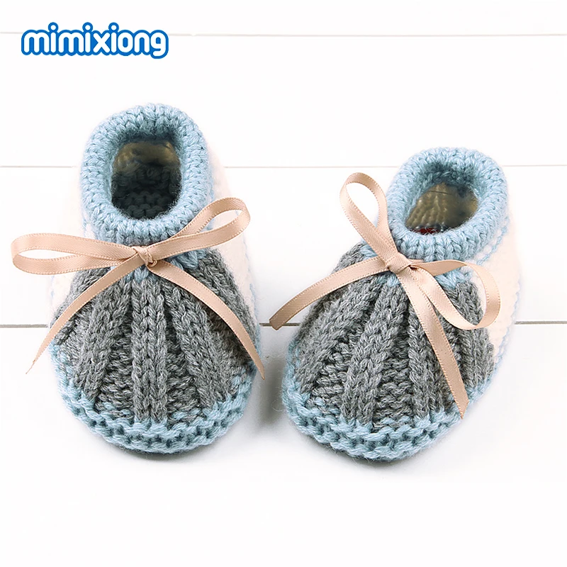 Вязаный для новорожденных; первая обувь; тапочки для детей Демисезонный младенцев вязаная крючком для девочек, для мальчиков; зимние теплые детские кроватки ботинки 0-24Mont