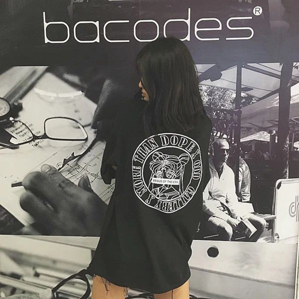 Camiseta Mujer 2018 estilo veraniego Tops Corea Ulzzang Harajuku Camiseta para Mujer letras góticas estampadas camisetas sueltas Camiseta Mujer 2018 estilo veraniego Tops Corea Ulzzang Harajuku Camiseta para Mujer letras góticas estampadas camisetas sueltas