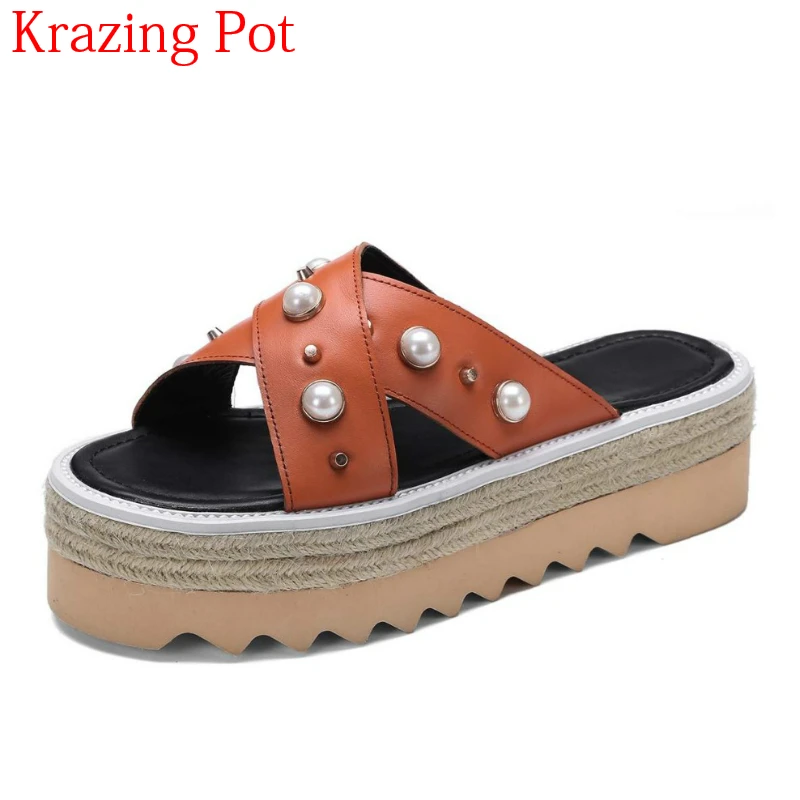 

2018 fashion arrival genuine leather peep toe platform mules beach med heels pearl outside slippers women platform sandals L38