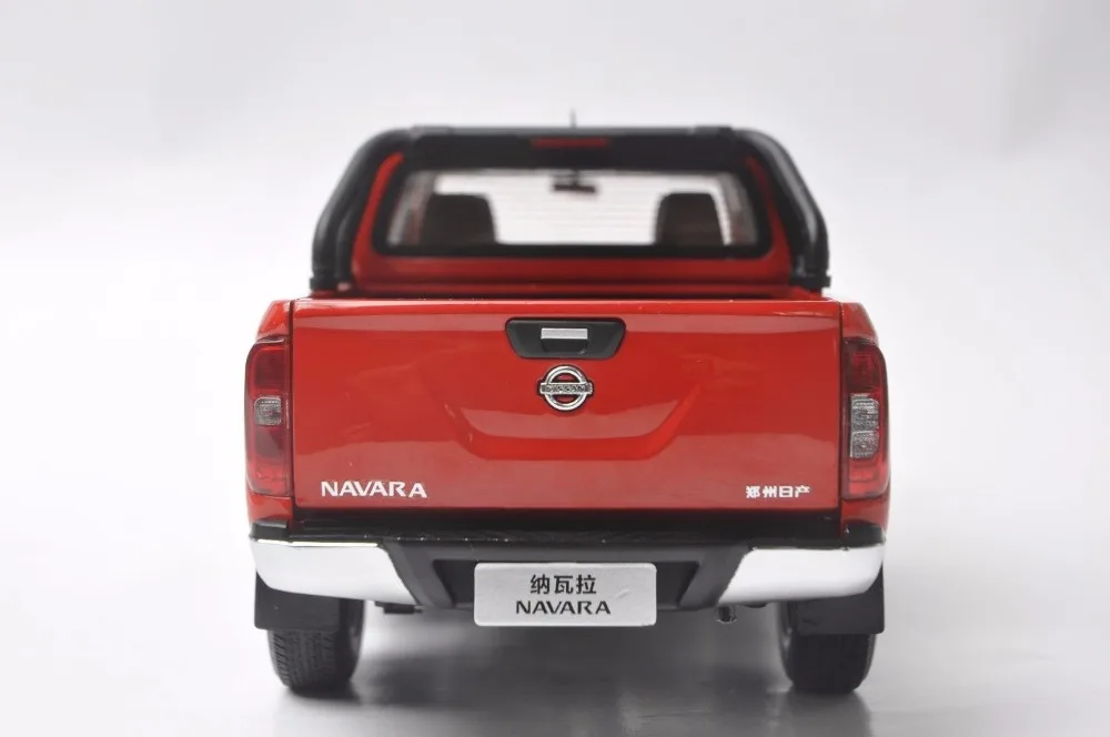 1:18 литая модель для Nissan Navara Sport NP300 красный и черный пикап игрушечный автомобиль миниатюрная коллекция подарки грузовик