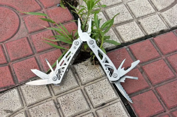 1pcs 110g Outdoor Multifunctional Stainless Steel Folding Pliers Hand Tool Saws Steel File Screwdrivers Small Size Multitool