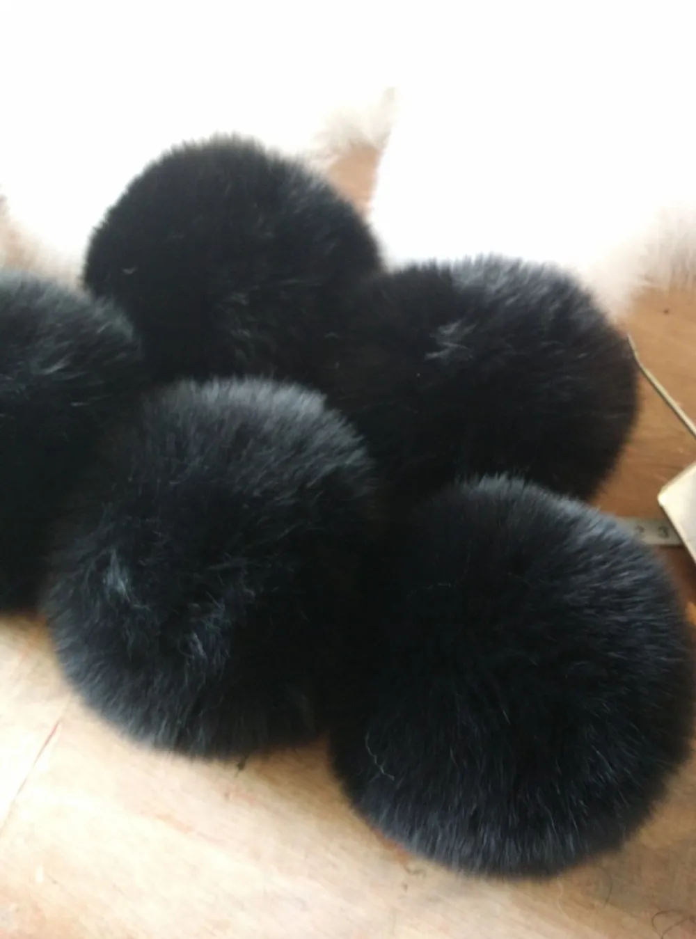 Fox fur pom pom (1)