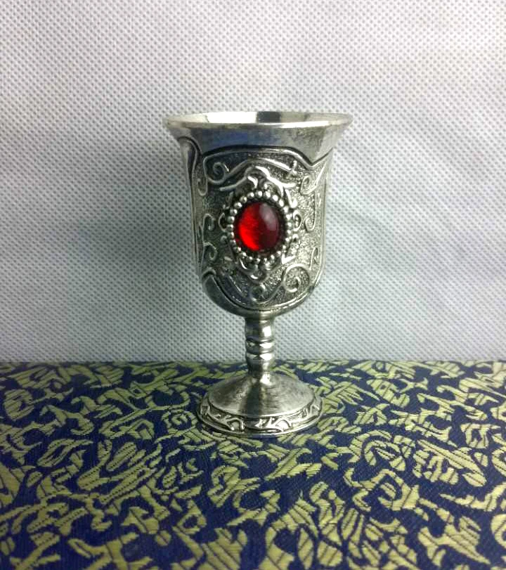 

Elaborate Chinese Collectable Tibetan Silver Decorated Handwork Inlaid with Imitation Red Bead Wine Cup//
