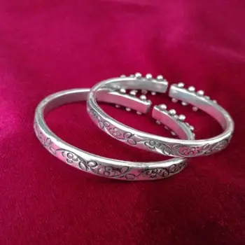 

Selling Jewelry>>>Chinese traditional Miao Silver Hand-carved personality fine nail bracelet