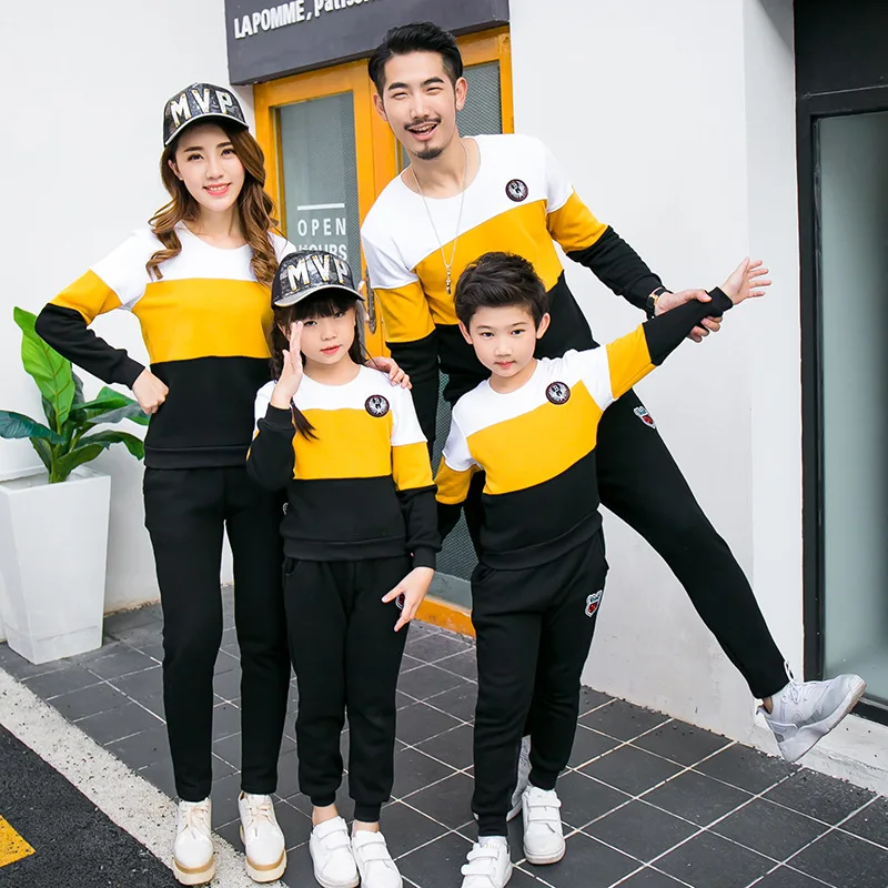 

Family Clothing New 2017 fashion mother father baby cotton family look Hoodies Family Matching Outfits Mommy and Me Clothes