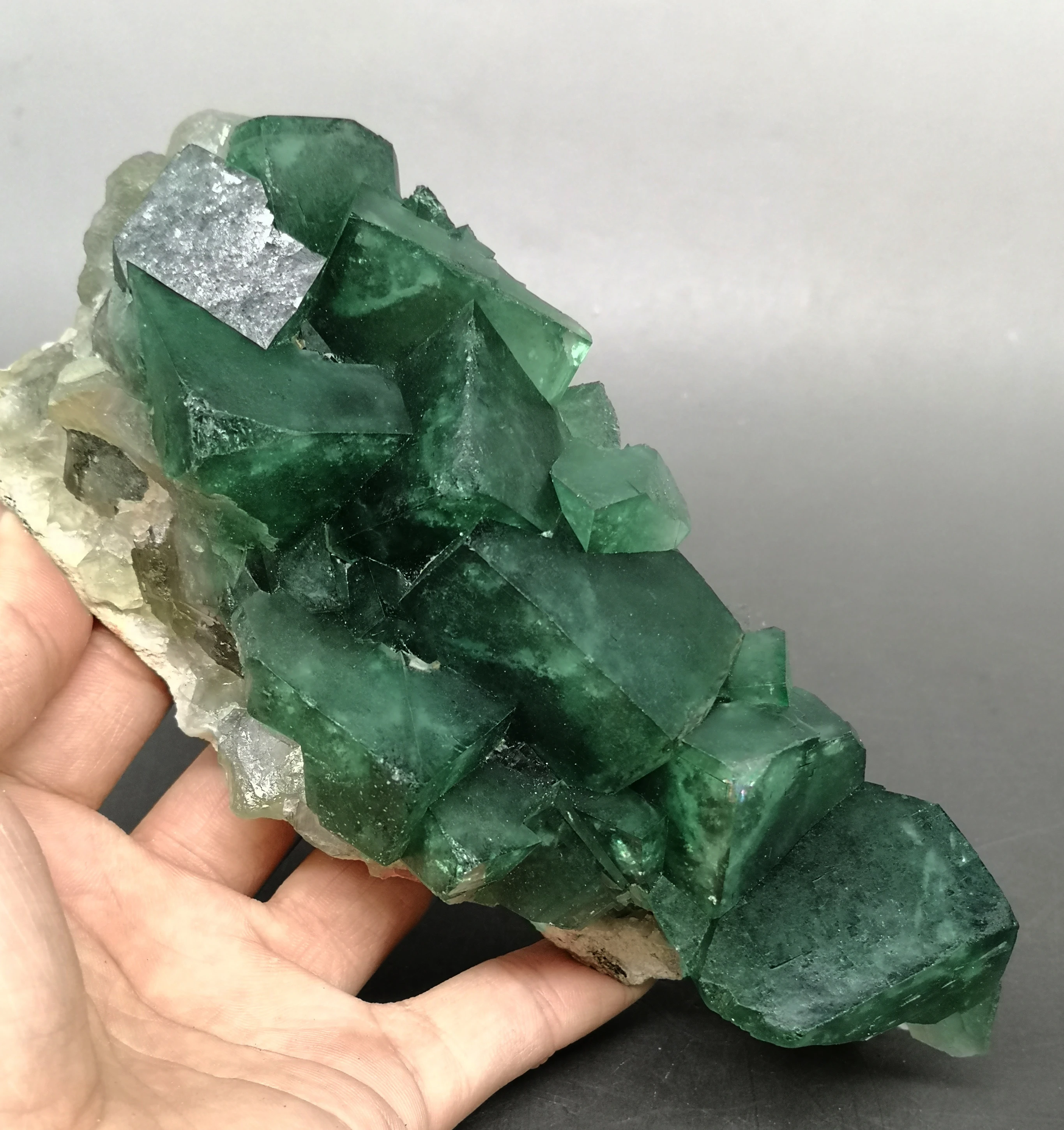 

Big! 845g Natural Large crystal green fluorite cluster mineral crystal specimens Stones and crystals Healing crystal