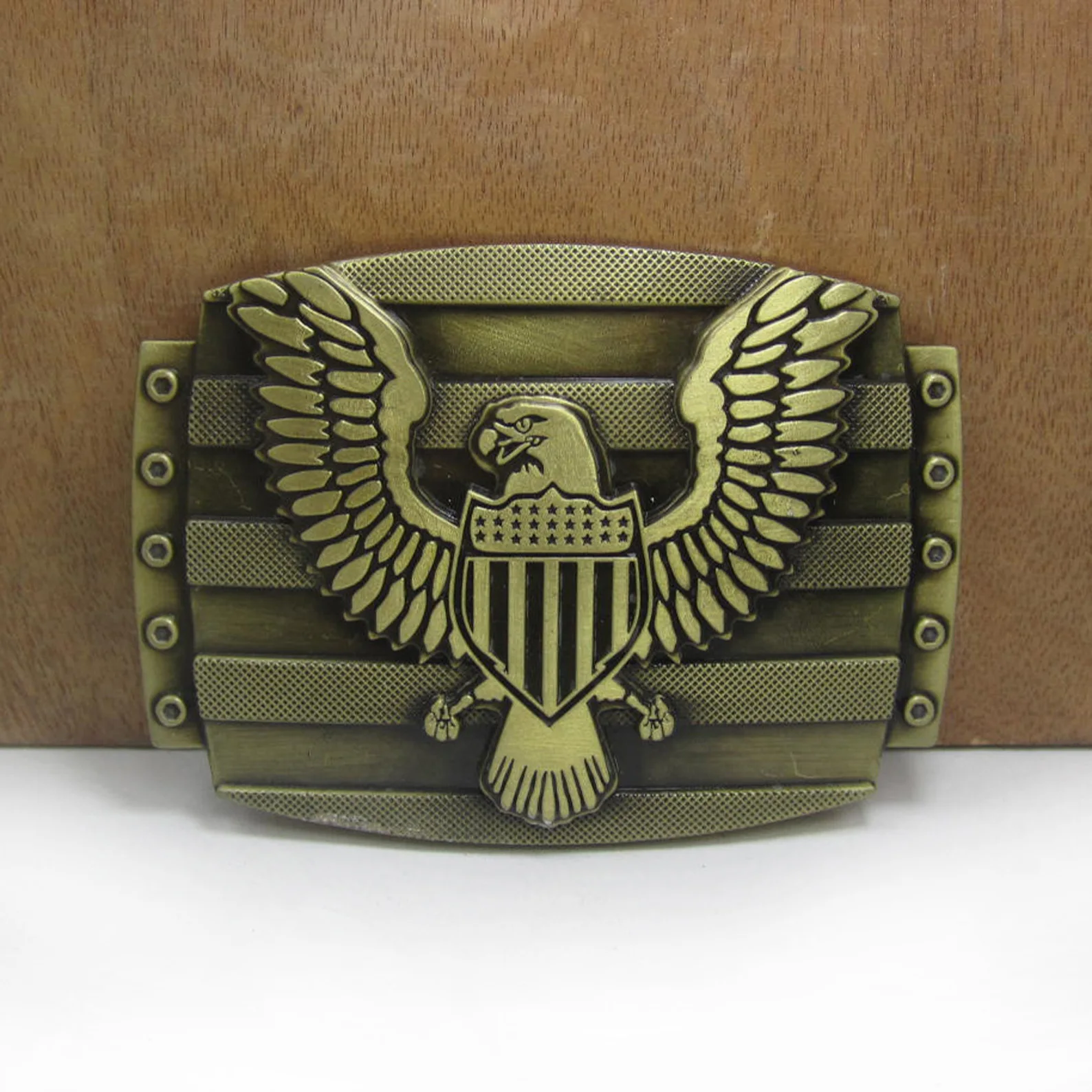 

BuckleClub wholesale zinc alloy retro eagle shaped jeans gift belt buckle antique brass finish FP-02810-1 for men 4cm width loop