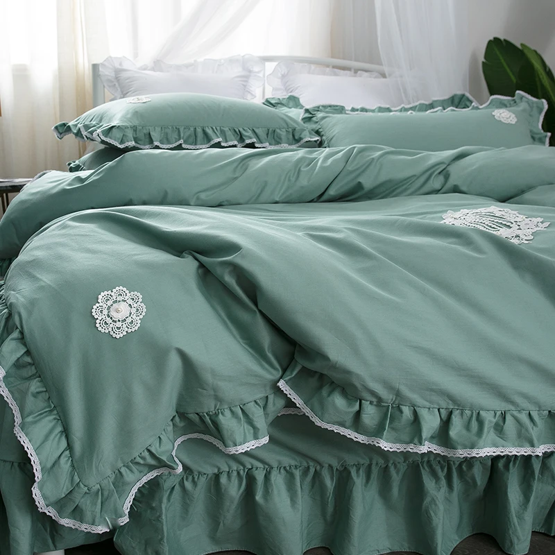 cheap 4Pcs Whole cotton Princess style Hollowed out lace bedding sets queen king size duvet cover set pillowcase silk bedclothes