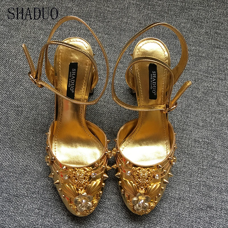 

2018 shaduo Metal patent leather with Swarovski rhinestone heel high heel rivet diamond inlaid single shoes wedding party shoes
