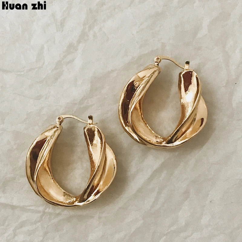 

HUANZHI 2019 Classic Minimalist Metal Gold Pleated Irregular Circle C-shaped Big Hoop Earrings for Women Girl Party Jewelry