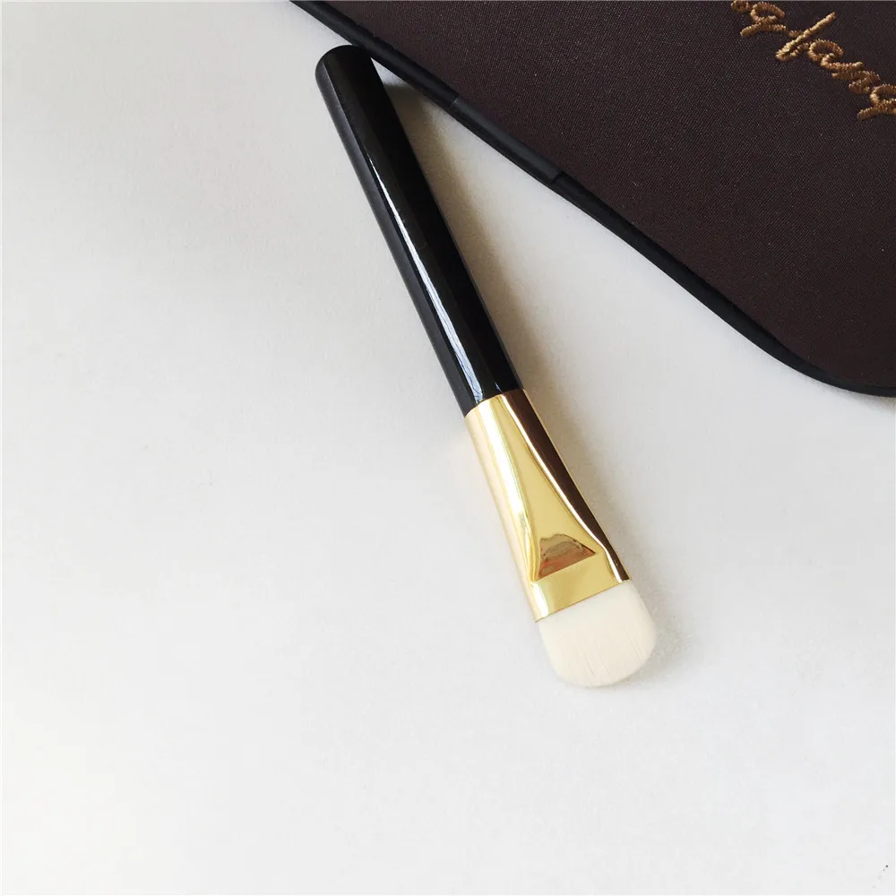 yani TF-SERIES SHADE AND ILLUMINATE BRUSH 04 _ 2