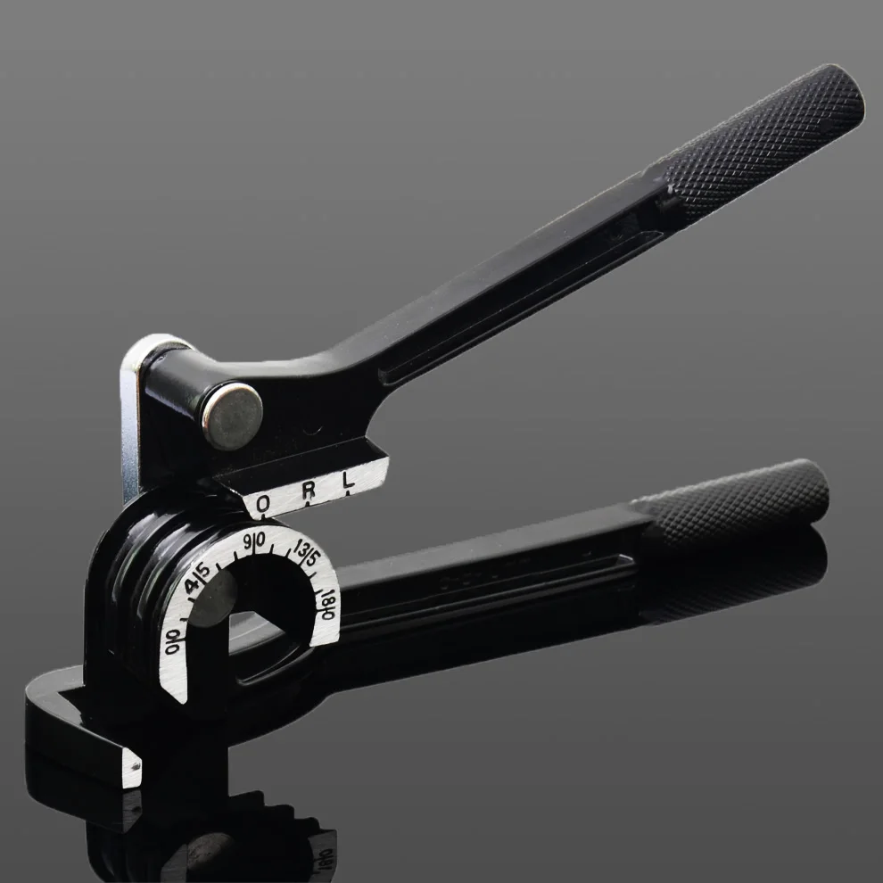 On a tool manual pipe of air conditioner copper tubes manual bending