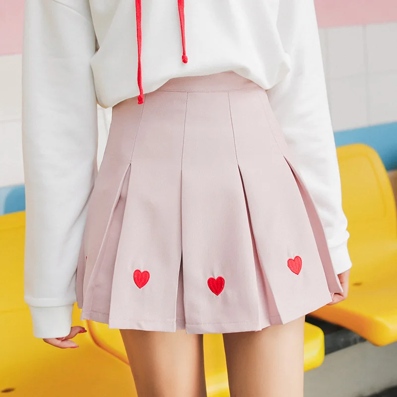 Harajuku Kawaii розовая плиссированная юбка с вышивкой в форме сердца Женская одежда осенняя Корейская белая черная мини юбка Уличная одежда