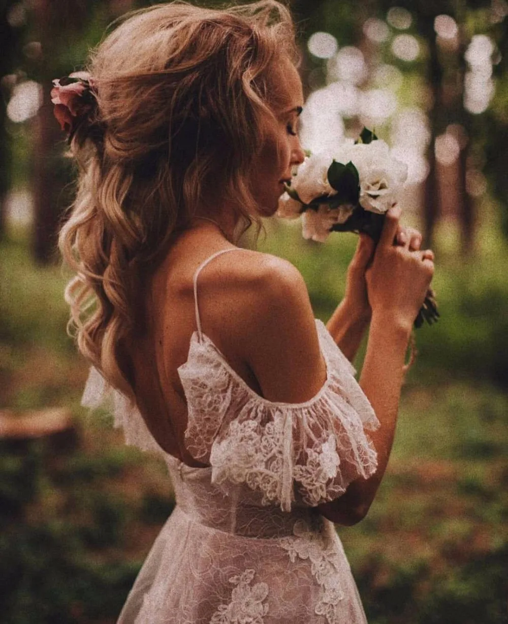 

Sexy Backless Lace A-Line V-neck Spaghetti Straps Appliques Ruffles Wedding Dress Dubai Arabic Sofuge Gelinlik 2019 Boho