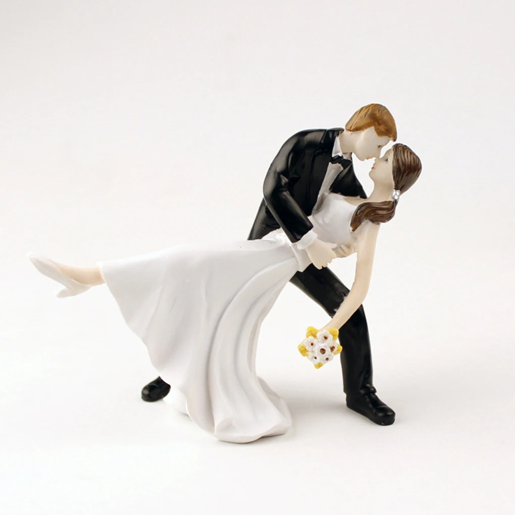 Romantic Black Groom Bride Marry Resin Figurine Wedding Cake Topper Wedding Decoration - Цвет: NO2