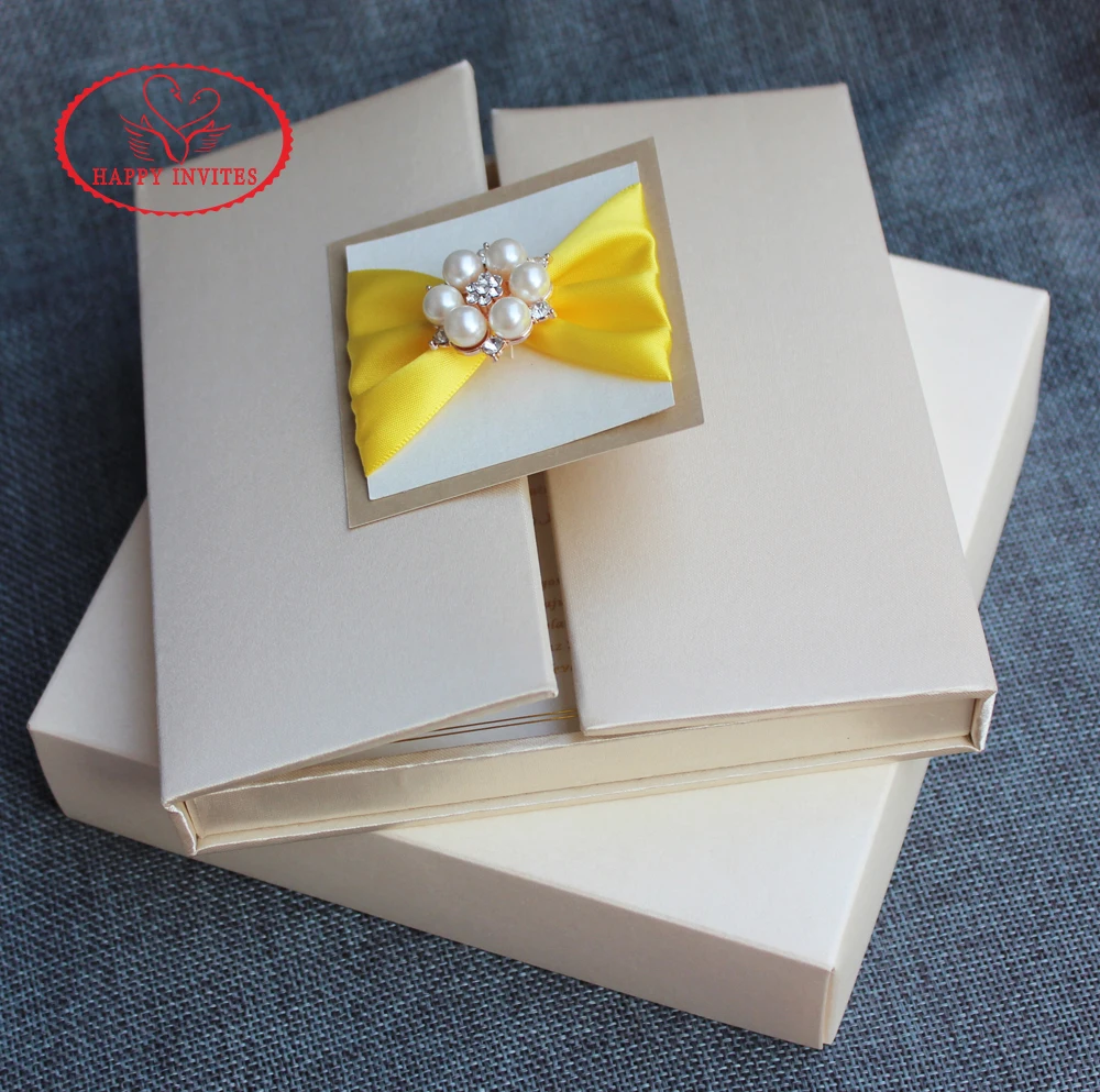 HI2020 - 06 Luxury Silk Invitation Box with Gold Foiling