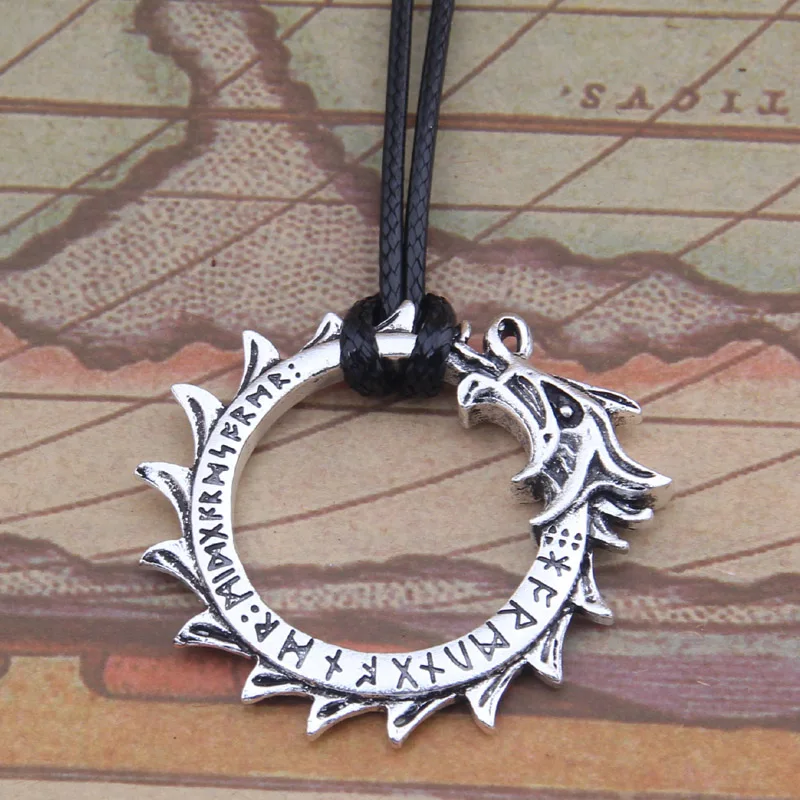 التنين فايكنغ الآيسلندية Vegvisir خوذة الرعب في رونيك دائرة قلادة السحرية عصي البوصلة رون تميمة فحام قلادة