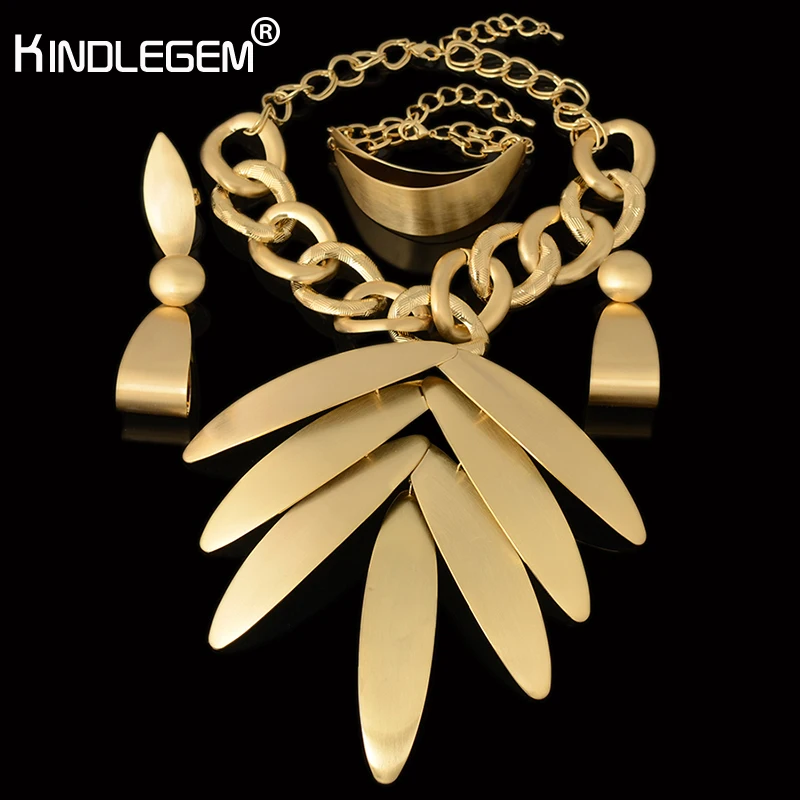 

2018 High Fashion Big Pendant Necklace Earring Bracelet Ring Fashion Dubai Gold Jewelry For Women Party Wedding Jewelry Set