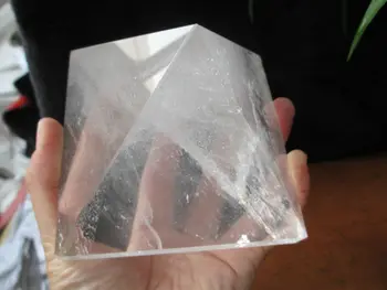 

NATURAL PRETTY TRANSPARENT QUARTZ CRYSTAL PYRAMID 1380g
